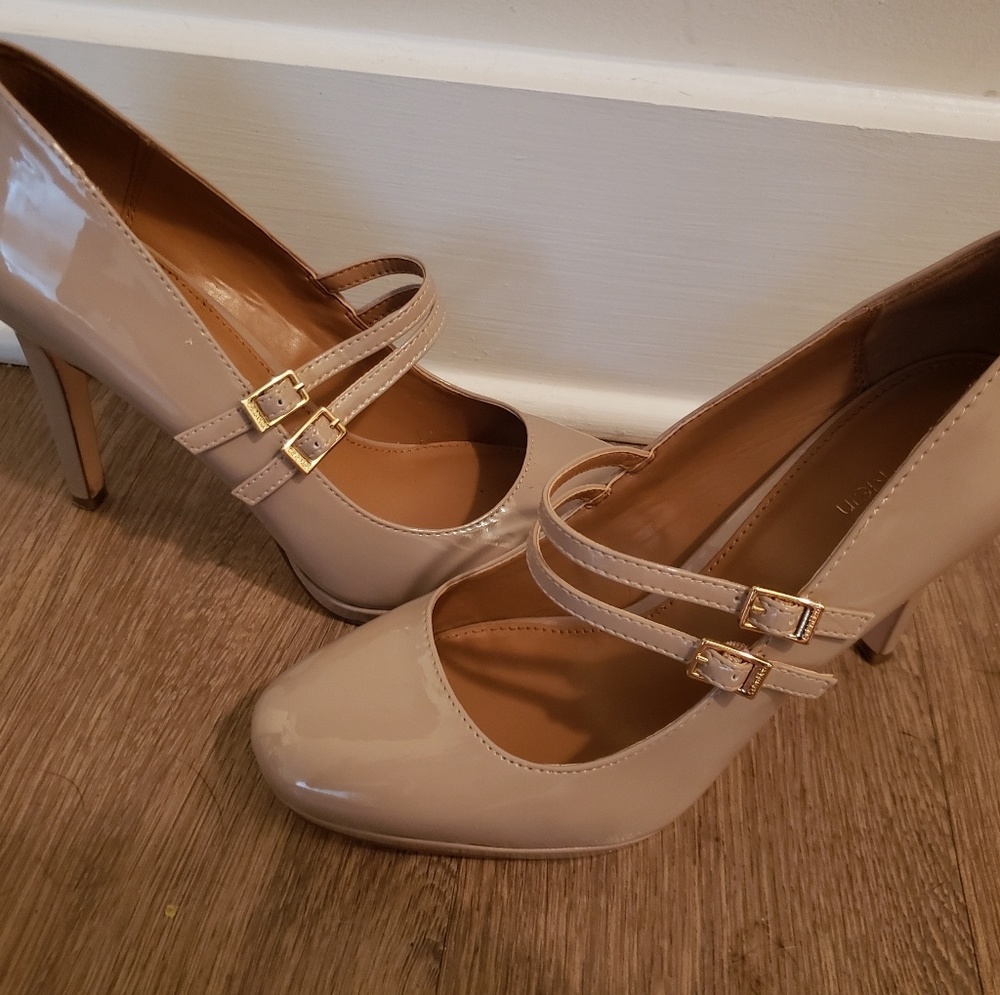 Calvin Klein Nude Pumps!